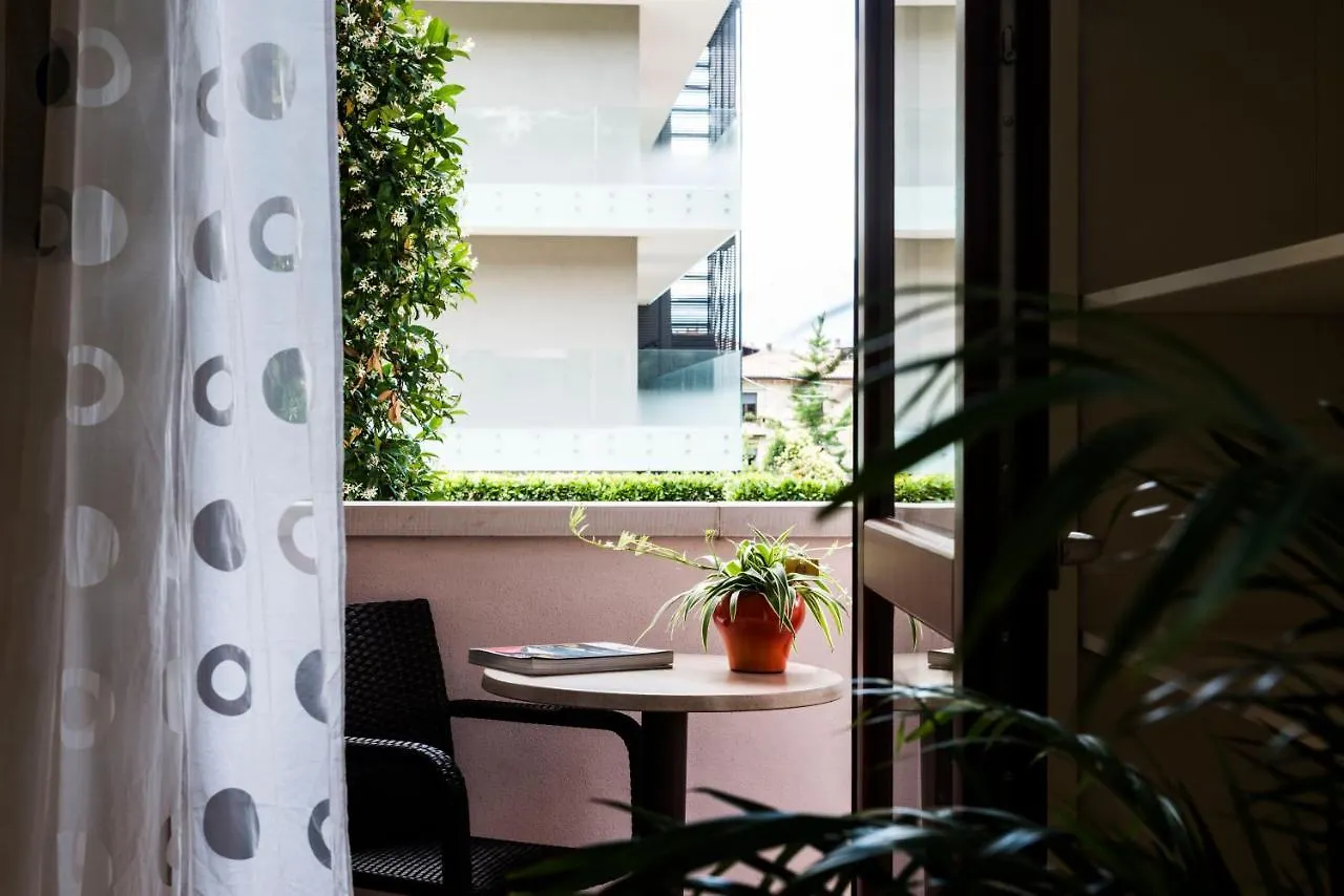 Apartment Appartamenti Meridiana Torri Del Benaco Italien