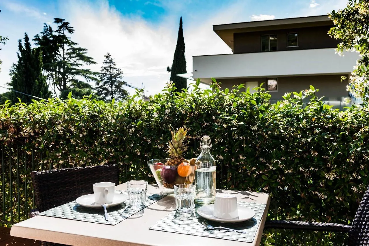 Apartment Appartamenti Meridiana Torri Del Benaco